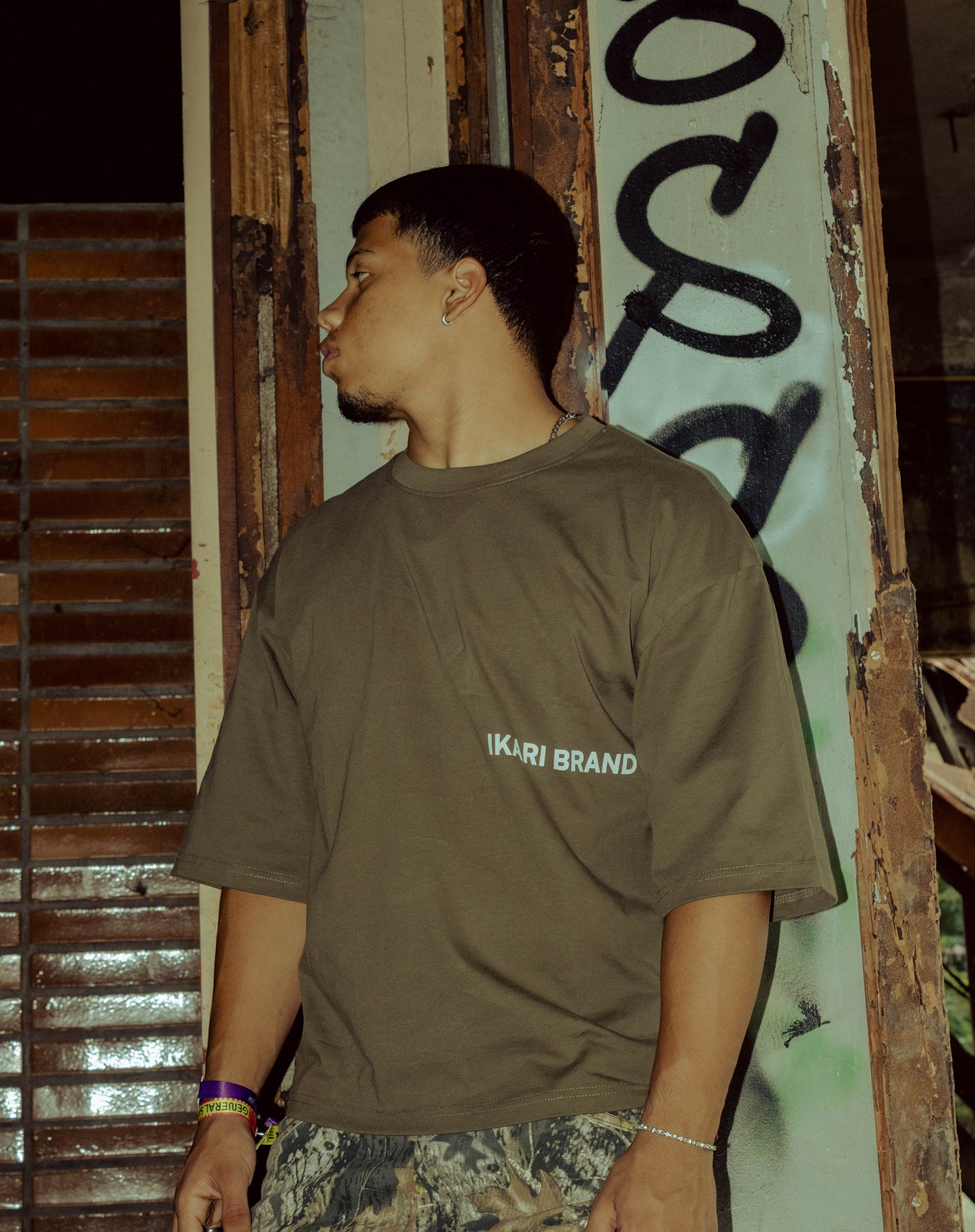 WORN IKA - BOXY MILITARY GREEN TEE